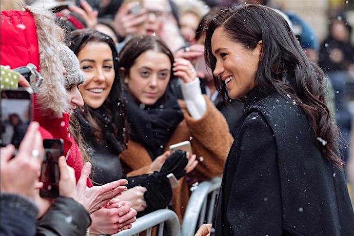 Duchess of Sussex meets crowds  (Credit Daily Mail)